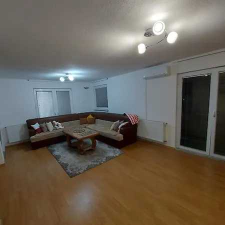 Apartman Riki Apartment *